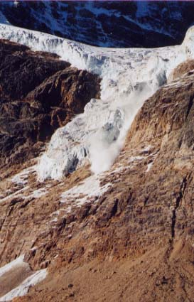 エンゼル氷河の雪崩