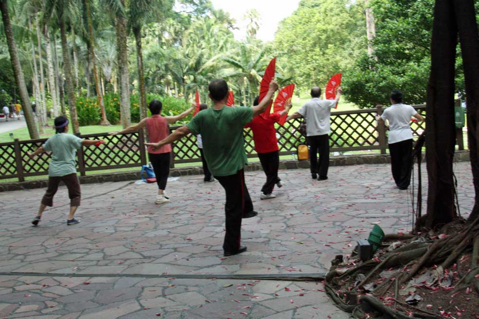 �V���K�|�[���A�����̐l�X