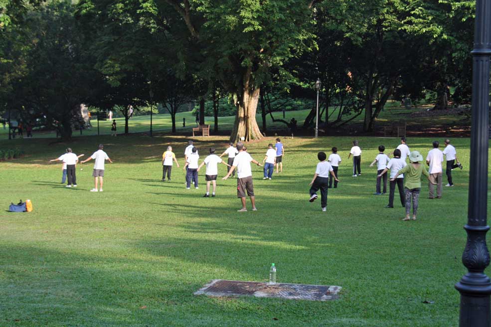 �V���K�|�[���A�����̐l�X